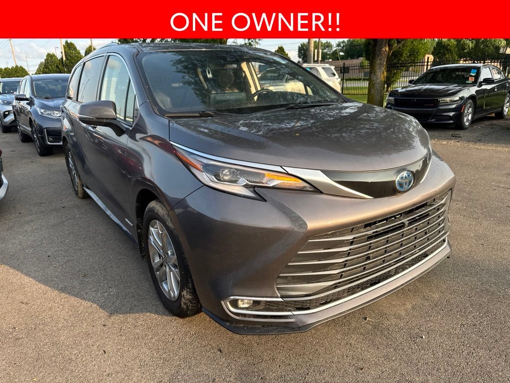 Used 2021 Toyota Sienna Platinum AWD/4WD image 3