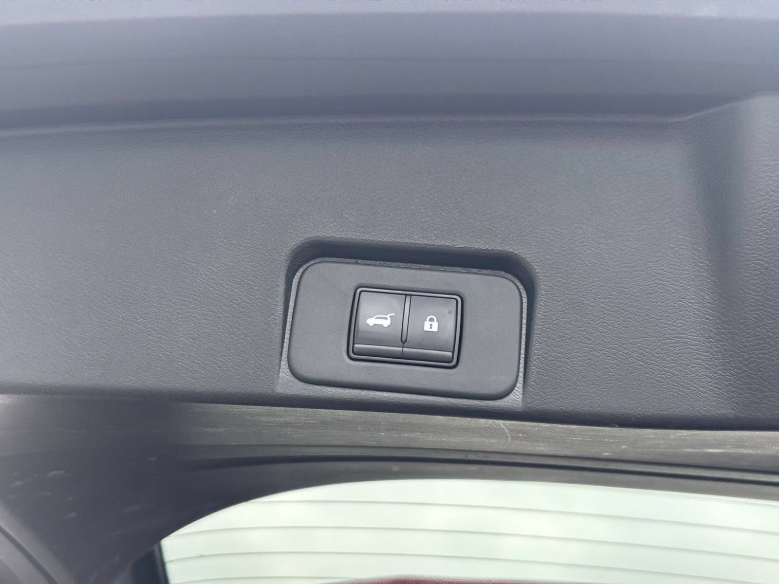 Used 2025 Nissan Rogue SV AWD/4WD image 22
