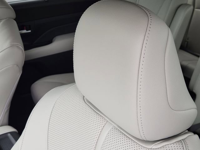 New 2026 Toyota Grand Highlander FWD image 13