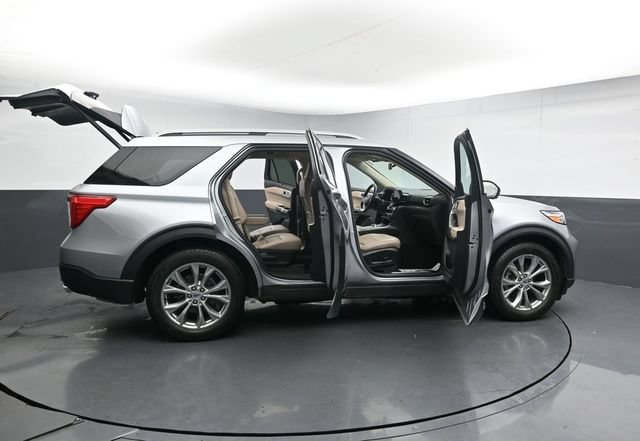 Certified 2023 Ford Explorer Limited w/ Equipment Group 301A RWD image 39