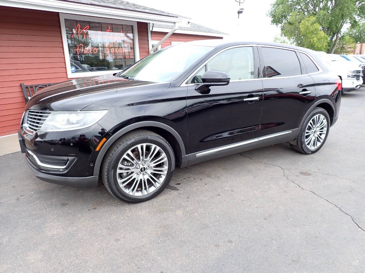 Used 2017 Lincoln MKX Reserve AWD/4WD image 3