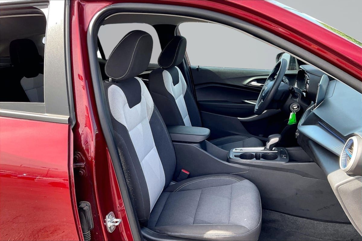 Used 2025 Chevrolet Trax LS FWD image 7