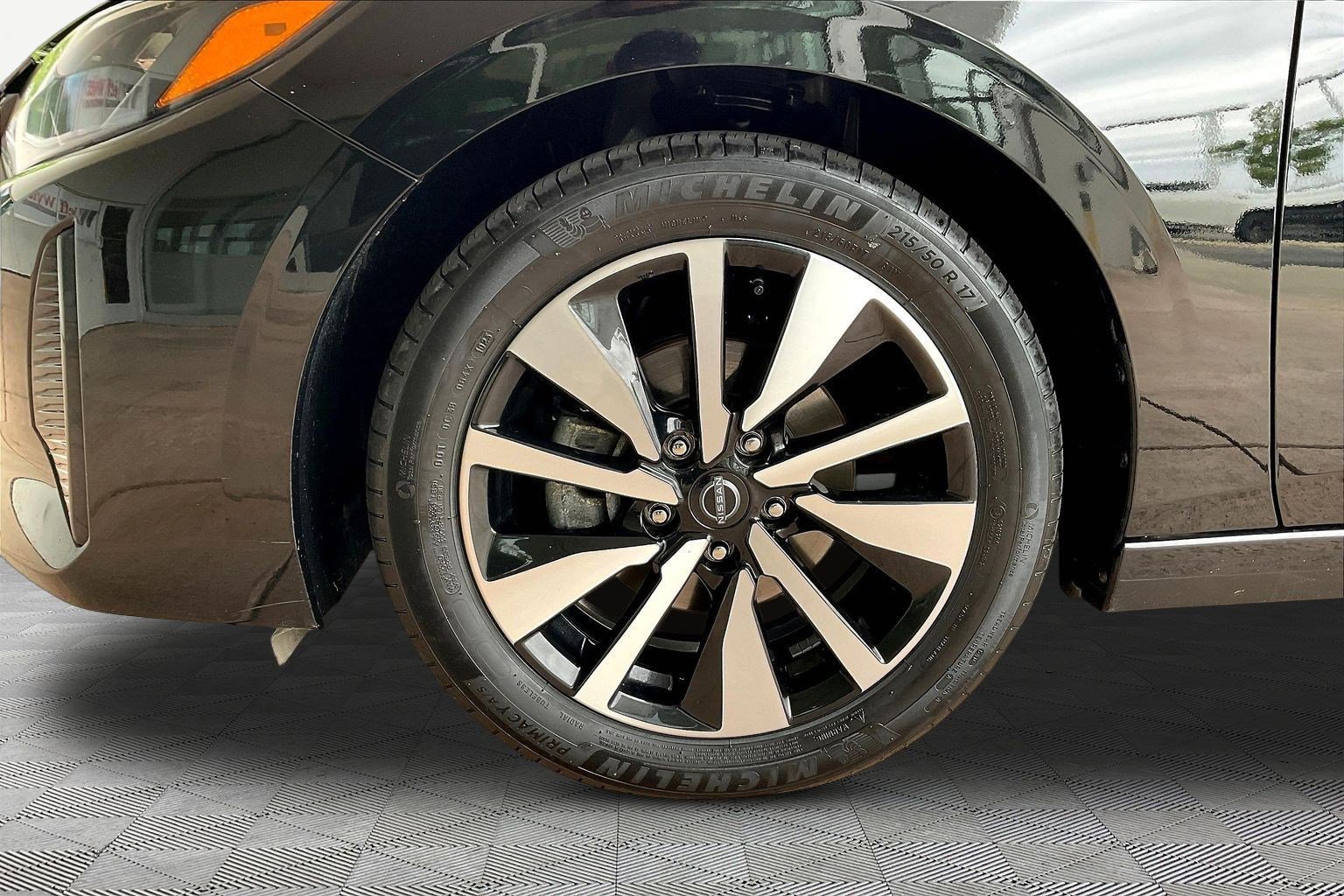 Used 2024 Nissan Sentra SV w/ SV Premium Package FWD image 31