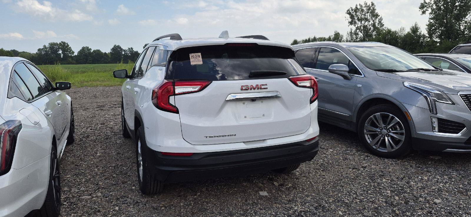 Used 2023 GMC Terrain SLE w/ Driver Convenience Package FWD image 3