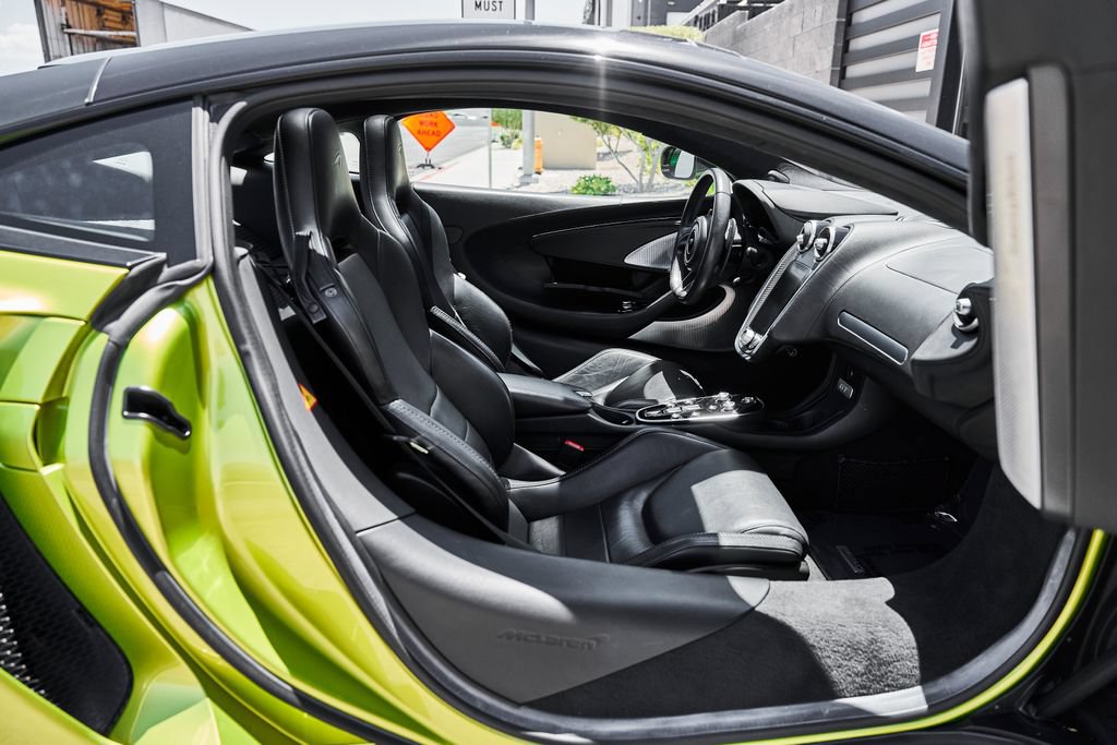 Used 2023 McLaren GT RWD image 30