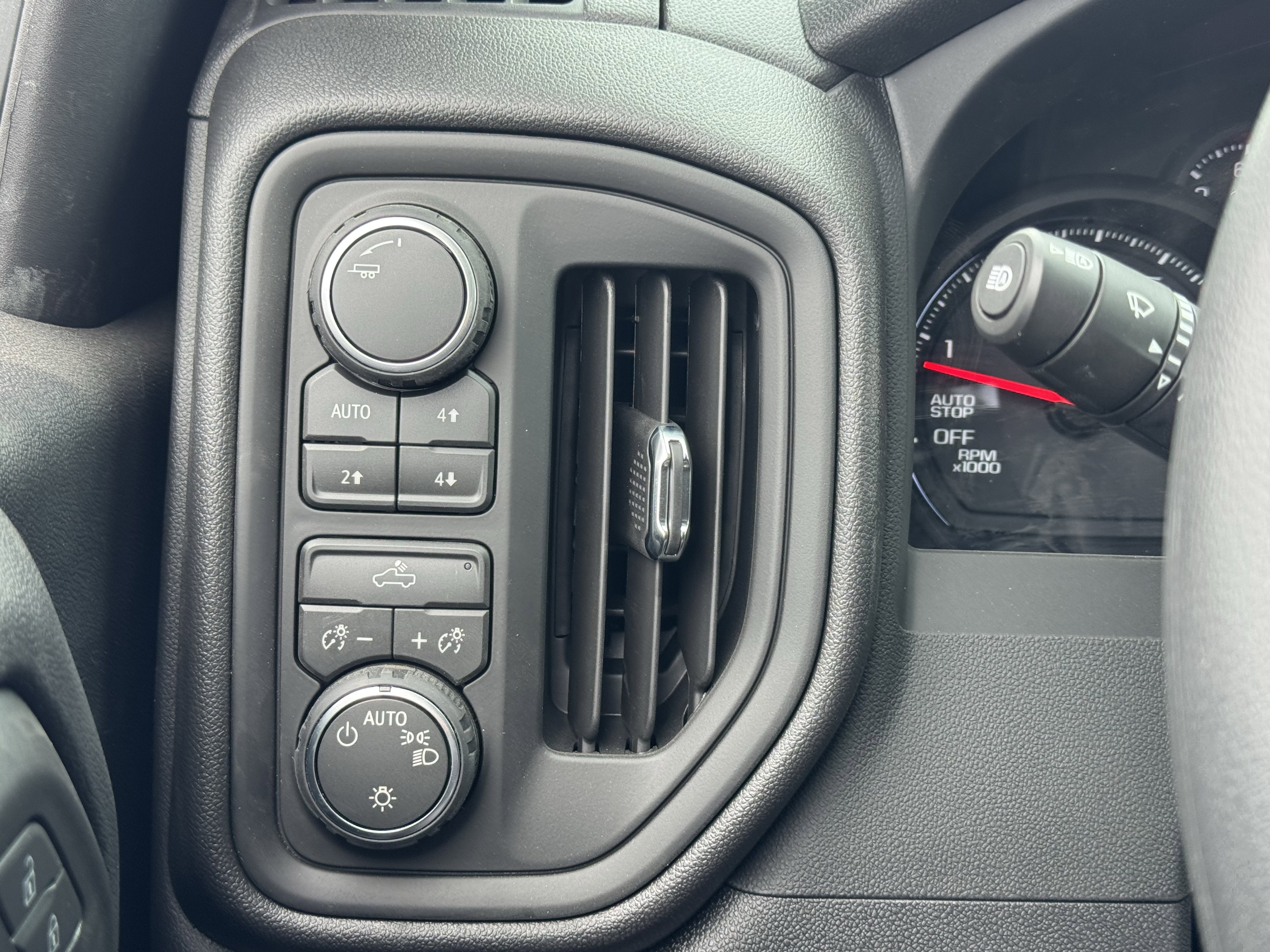 New 2026 Chevrolet Silverado 1500 Custom Trail Boss w/ LPO, Dark Essentials Package AWD/4WD image 26