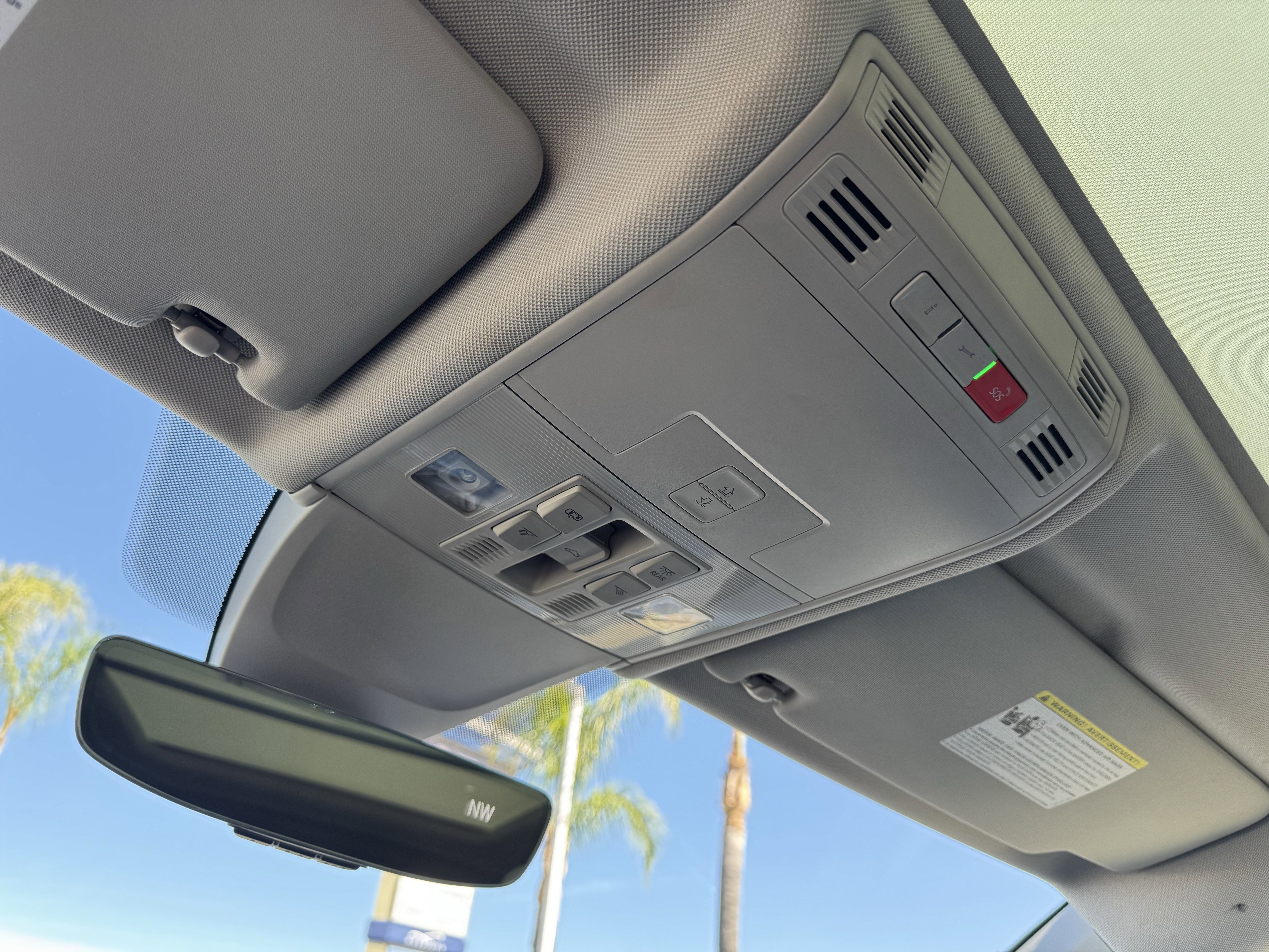 Used 2020 Volkswagen Tiguan SEL image 32