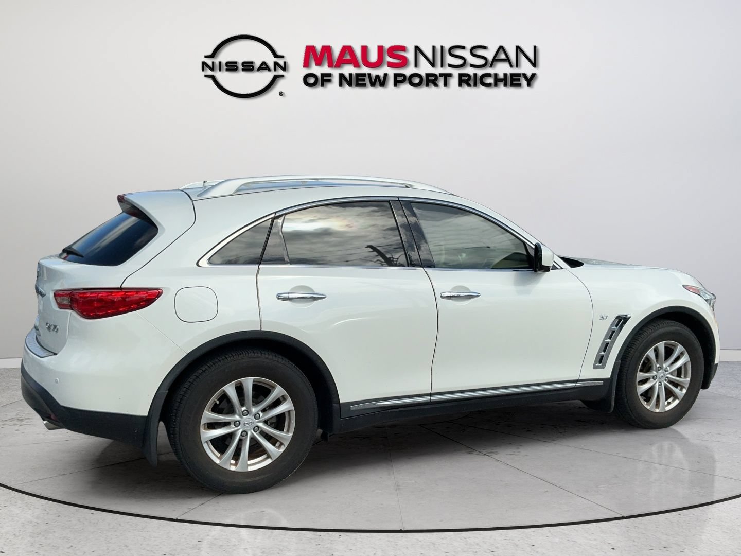 Used 2017 INFINITI QX70 2WD w/ Premium Package image 12