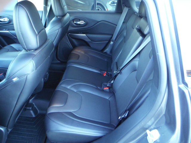Certified 2022 Jeep Cherokee Limited AWD/4WD image 45