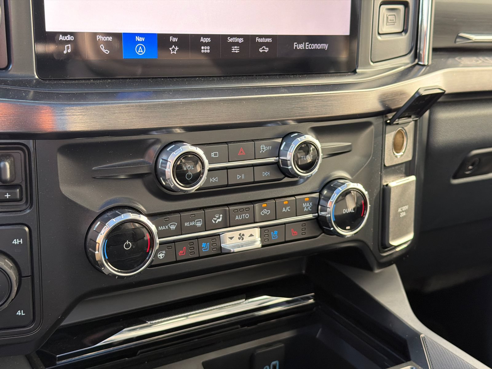 Used 2026 Ford F250 Lariat w/ Lariat Ultimate Package AWD/4WD image 29