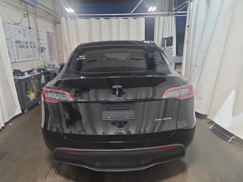 Used 2022 Tesla Model Y Long Range AWD/4WD image 3