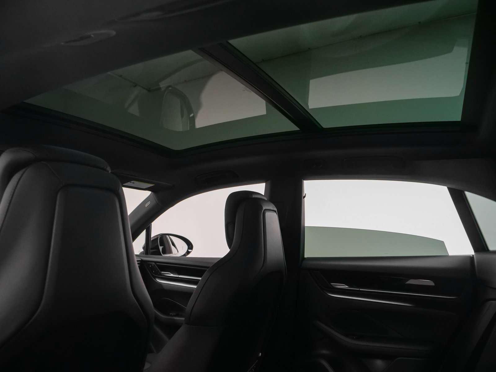 Certified 2025 Porsche Macan Electric RWD image 39