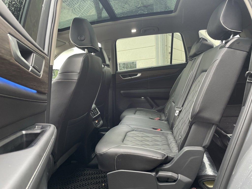 Used 2025 Volkswagen Atlas SEL Premium R-Line image 17
