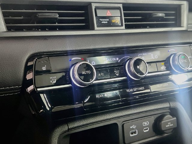Certified 2025 Honda Pilot Touring image 15