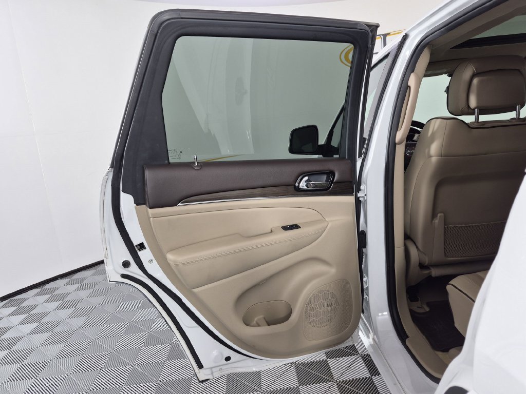 Used 2019 Jeep Grand Cherokee Overland RWD image 30