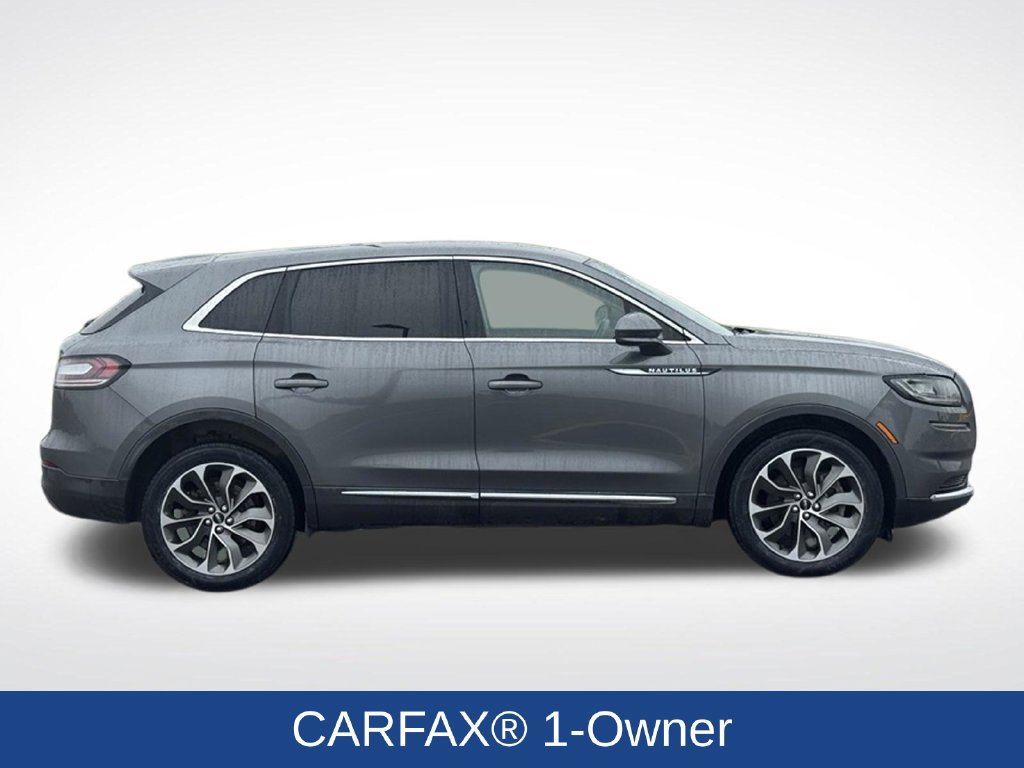Used 2023 Lincoln Nautilus Reserve AWD/4WD image 2