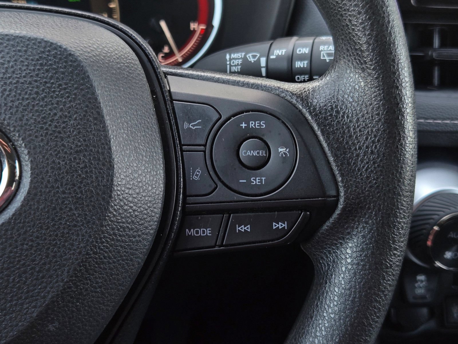 Certified 2025 Toyota RAV4 XLE FWD image 19