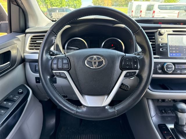 Used 2019 Toyota Highlander XLE AWD/4WD image 21