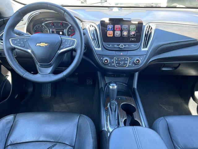 Used 2017 Chevrolet Malibu Premier FWD image 3