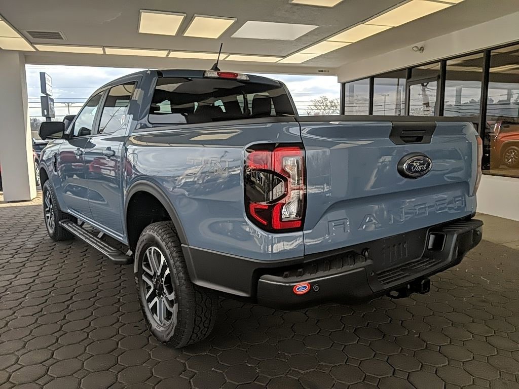 Used 2025 Ford Ranger Lariat w/ Trailer Tow Package image 8