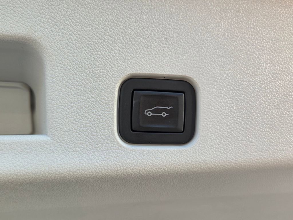 Used 2024 GMC Acadia Denali w/ Super Cruise Package image 12