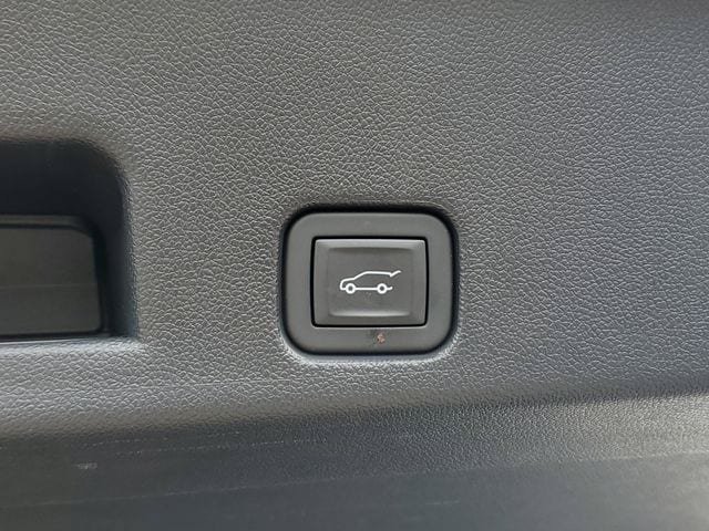 Used 2024 Chevrolet Traverse RS FWD image 11