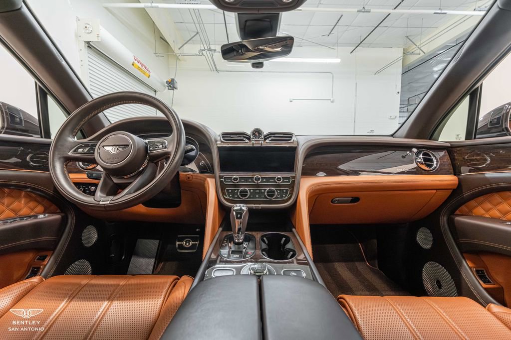 Used 2021 Bentley Bentayga AWD/4WD image 4