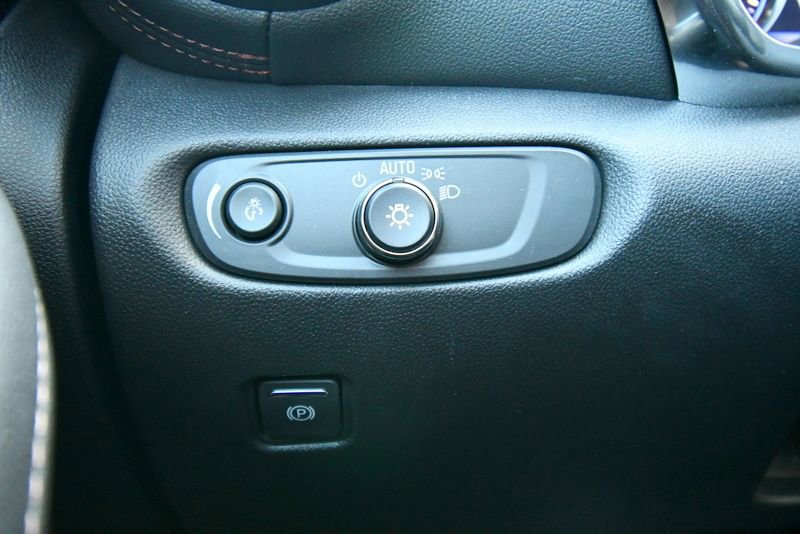 Used 2025 Chevrolet Blazer Premier w/ Driver Confidence II Package AWD/4WD image 21