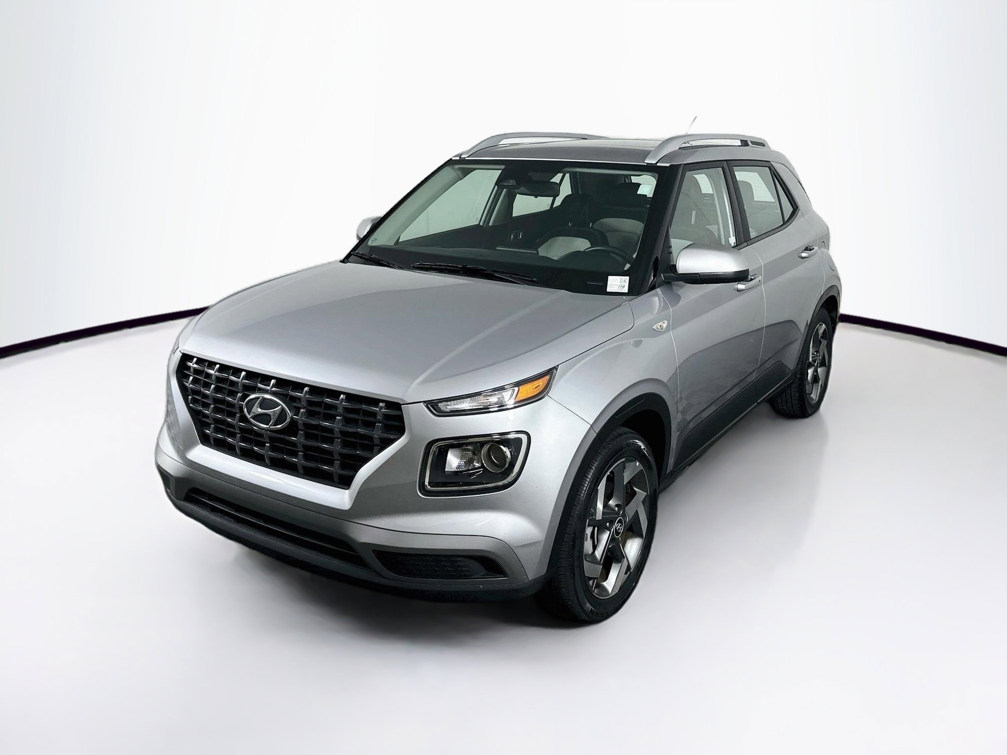 Used 2025 Hyundai Venue SEL FWD image 3