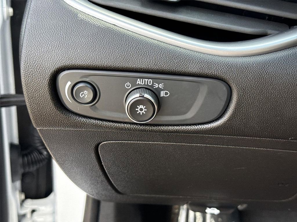 Used 2025 Chevrolet Malibu LT FWD image 16