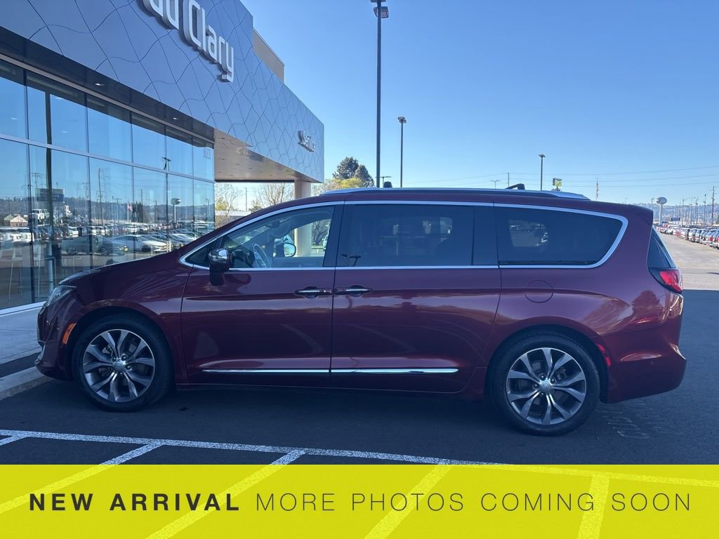 Used 2017 Chrysler Pacifica Limited w/ Advanced Safetytec Group FWD image 10