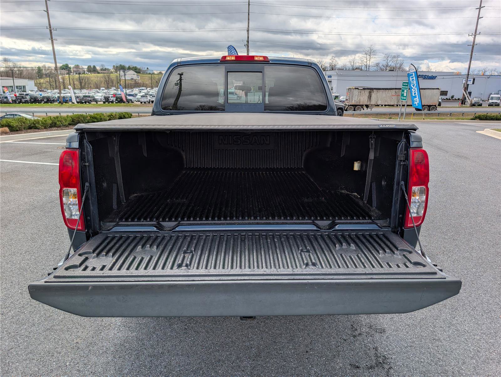 Used 2016 Nissan Frontier SV image 12