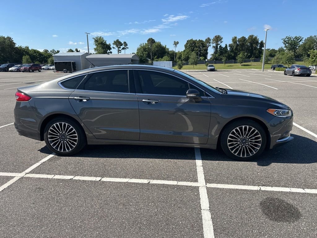 Used 2018 Ford Fusion SE w/ Fusion SE Technology Package FWD image 3