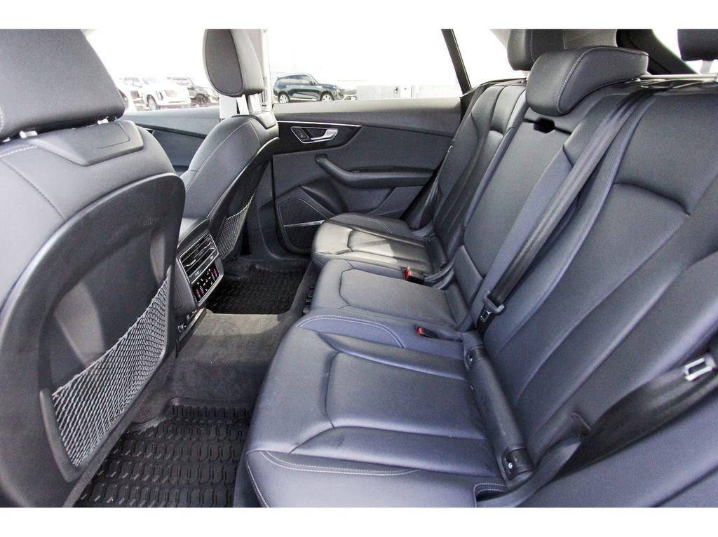 Used 2019 Audi Q8 Premium Plus w/ Premium Plus AWD/4WD image 7