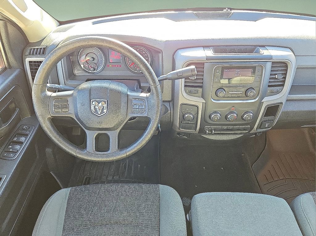 Used 2014 RAM 1500 4x4 Crew Cab w/ Exterior Appearance Group image 17