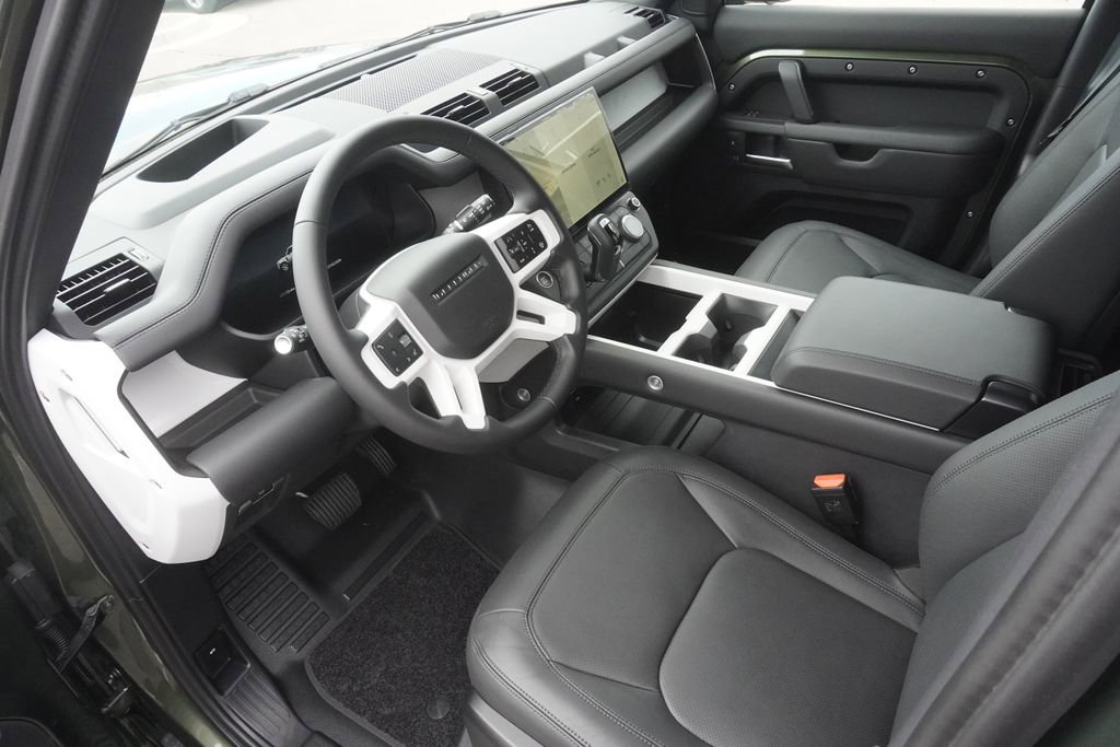 New 2026 Land Rover Defender 130 X-Dynamic SE image 18