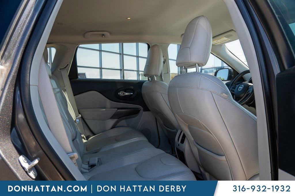 Used 2019 Jeep Cherokee Limited w/ Luxury Group FWD image 20