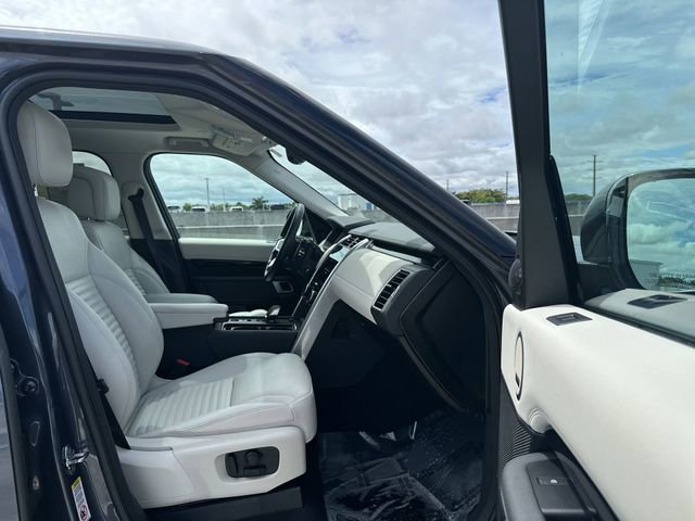 Used 2025 Land Rover Discovery S image 29