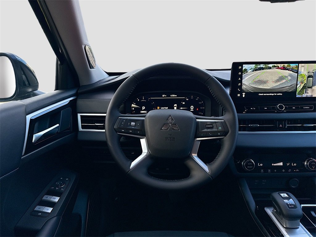 New 2025 Mitsubishi Outlander SE image 24