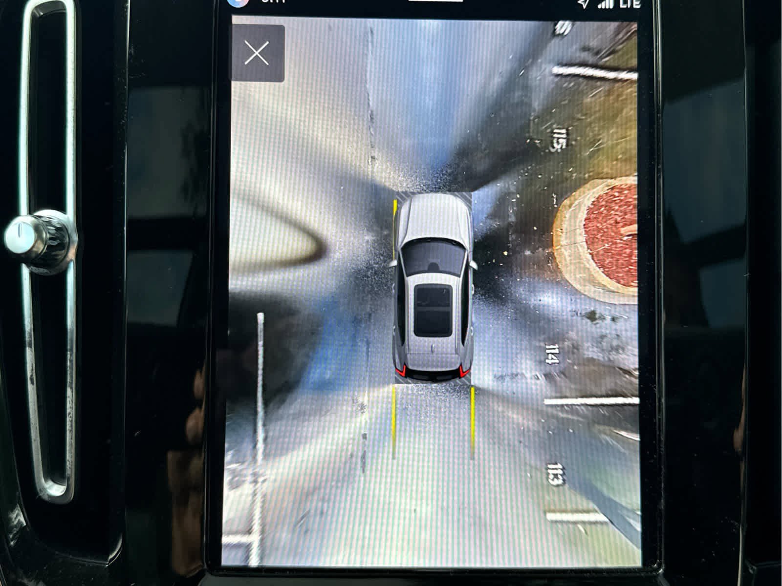 Certified 2025 Volvo XC40 B5 Plus AWD/4WD image 33