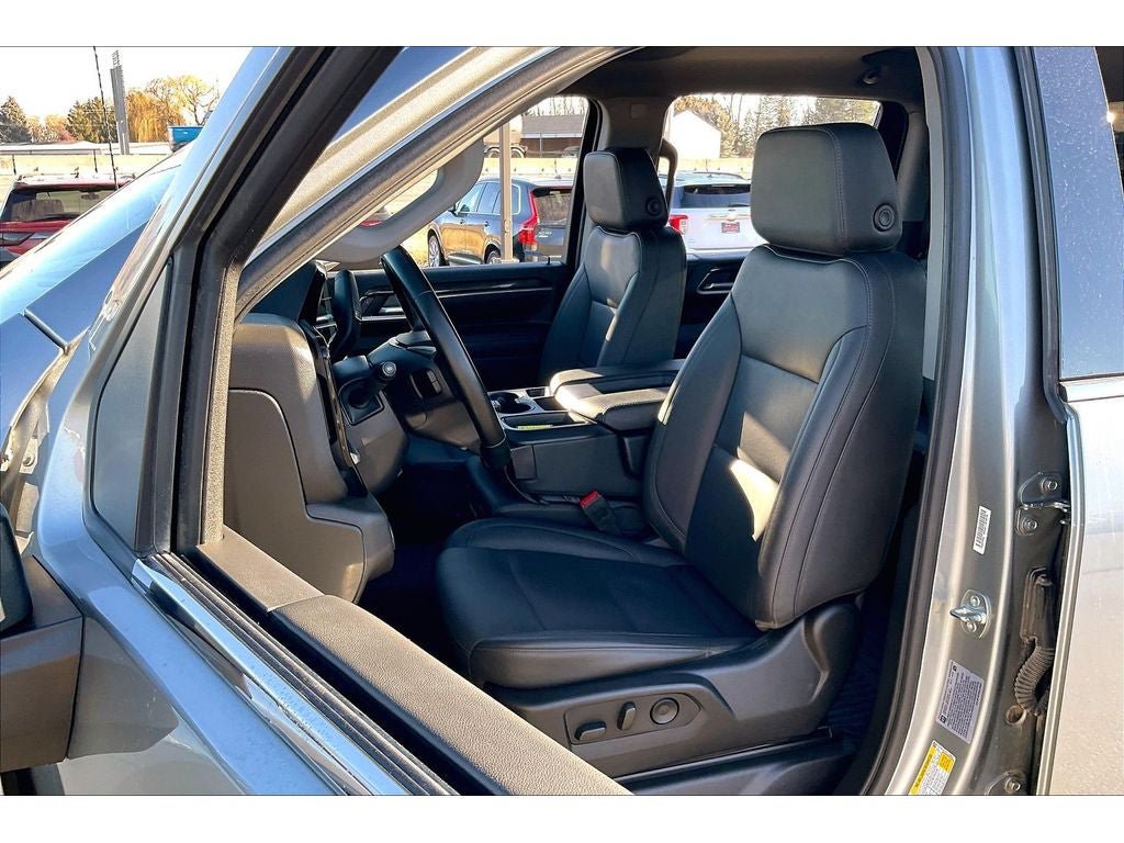 Used 2025 Chevrolet Silverado 3500 LTZ AWD/4WD image 27