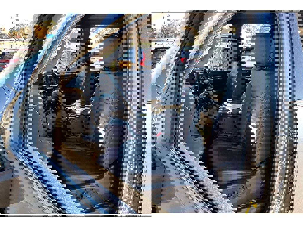 Used 2025 Chevrolet Silverado 3500 LTZ image 27