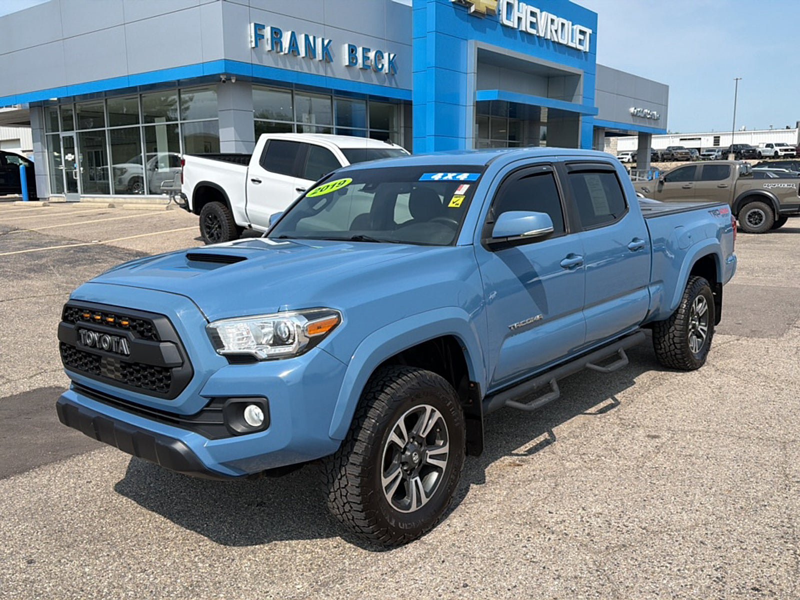 Used 2019 Toyota Tacoma SR5 AWD/4WD image 1