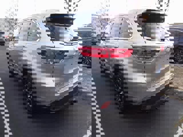 Used 2019 Toyota Highlander Plus image 8