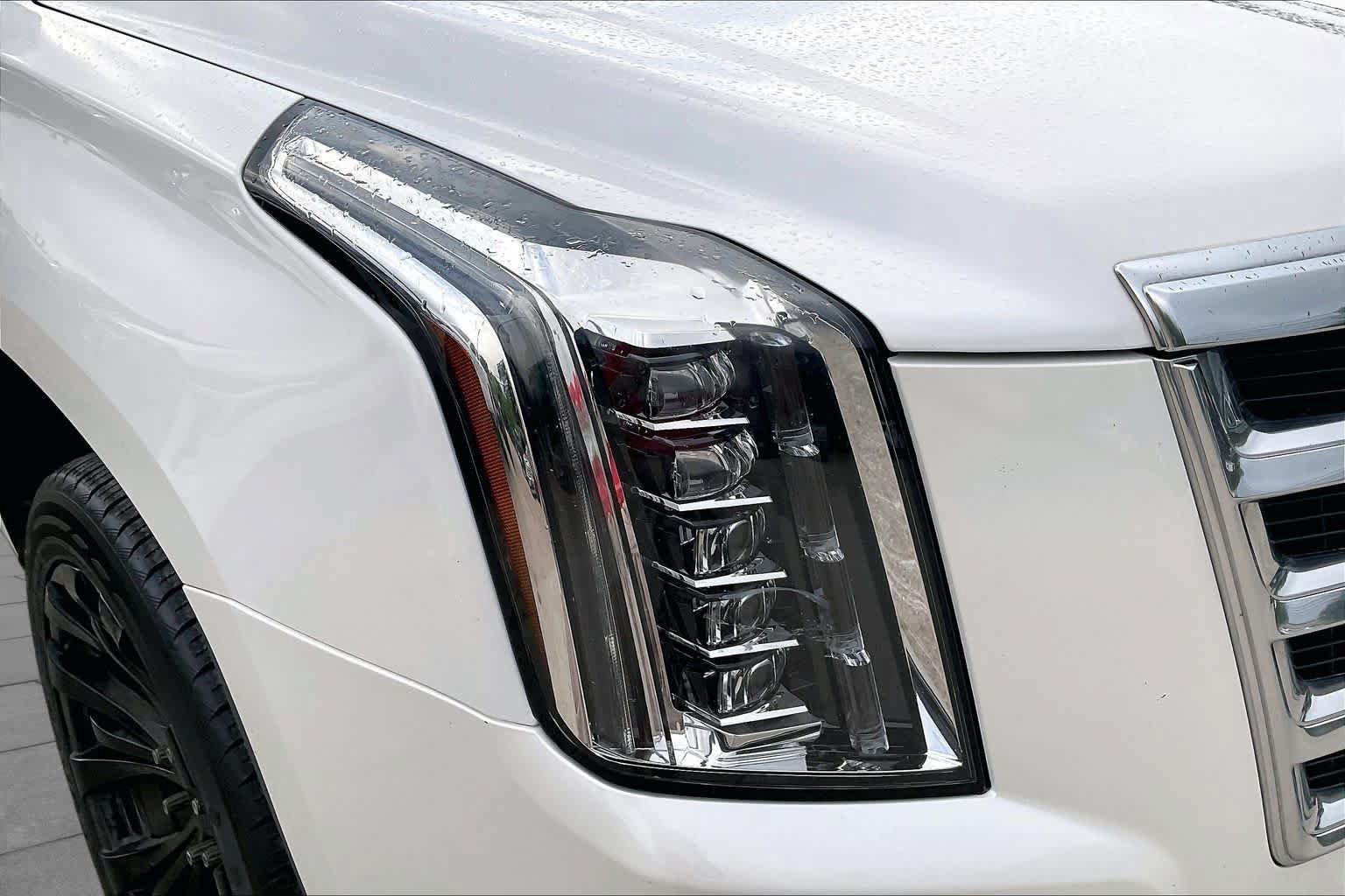 Used 2017 Cadillac Escalade Premium Luxury RWD image 26