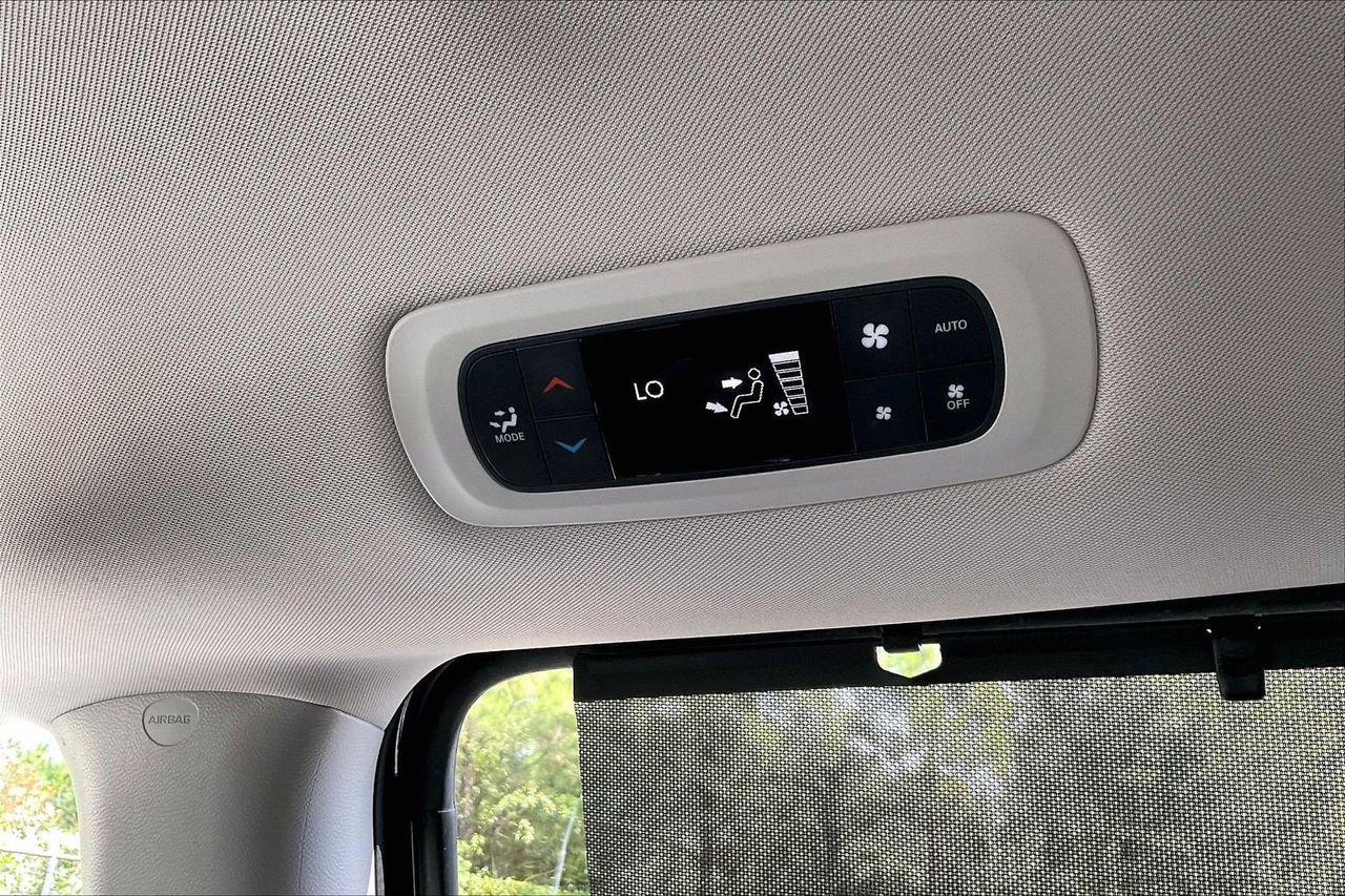 Certified 2018 Chrysler Pacifica Limited w/ Advanced Safetytec Group FWD image 17