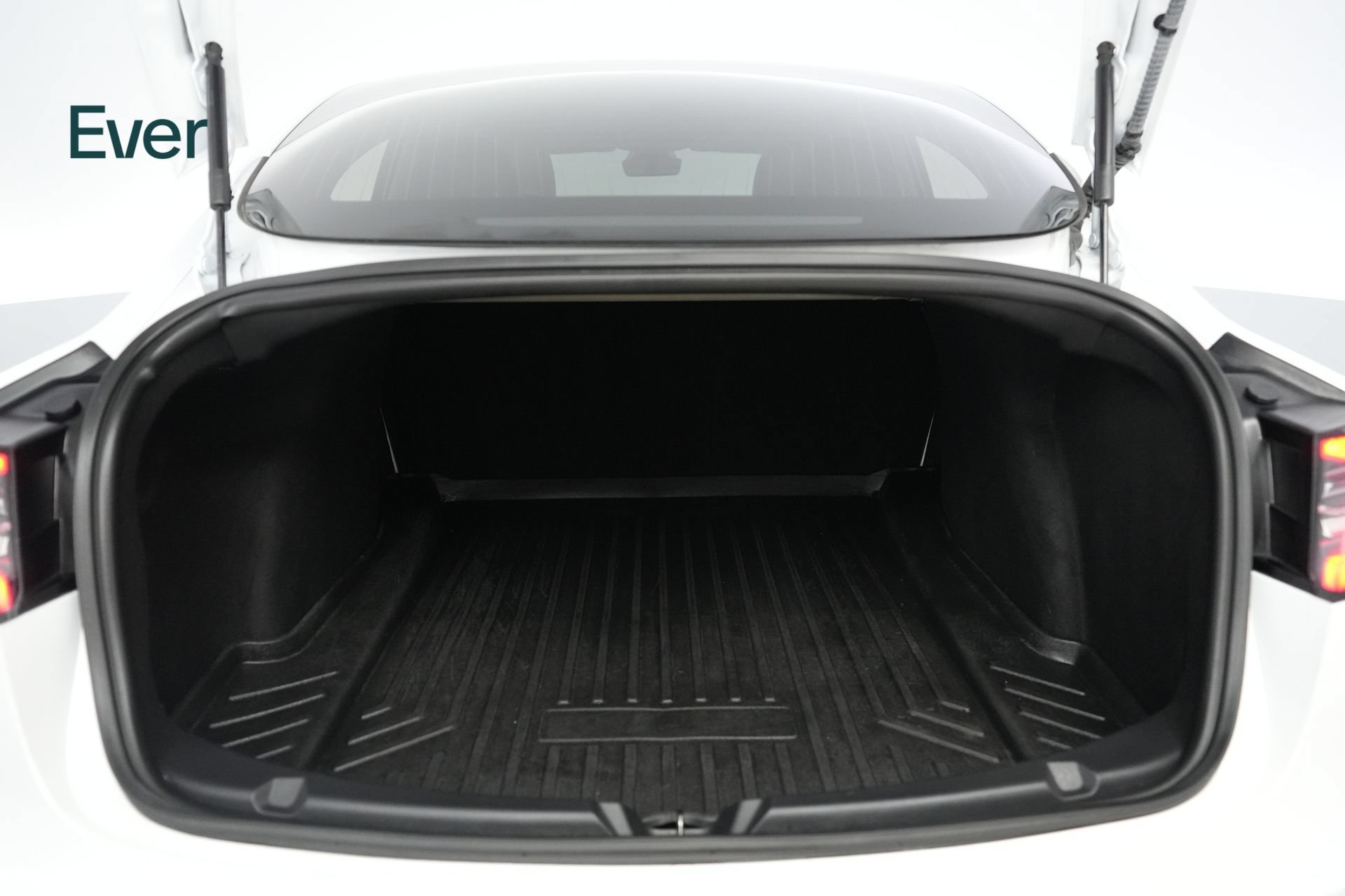Used 2020 Tesla Model 3 Standard Range RWD image 8