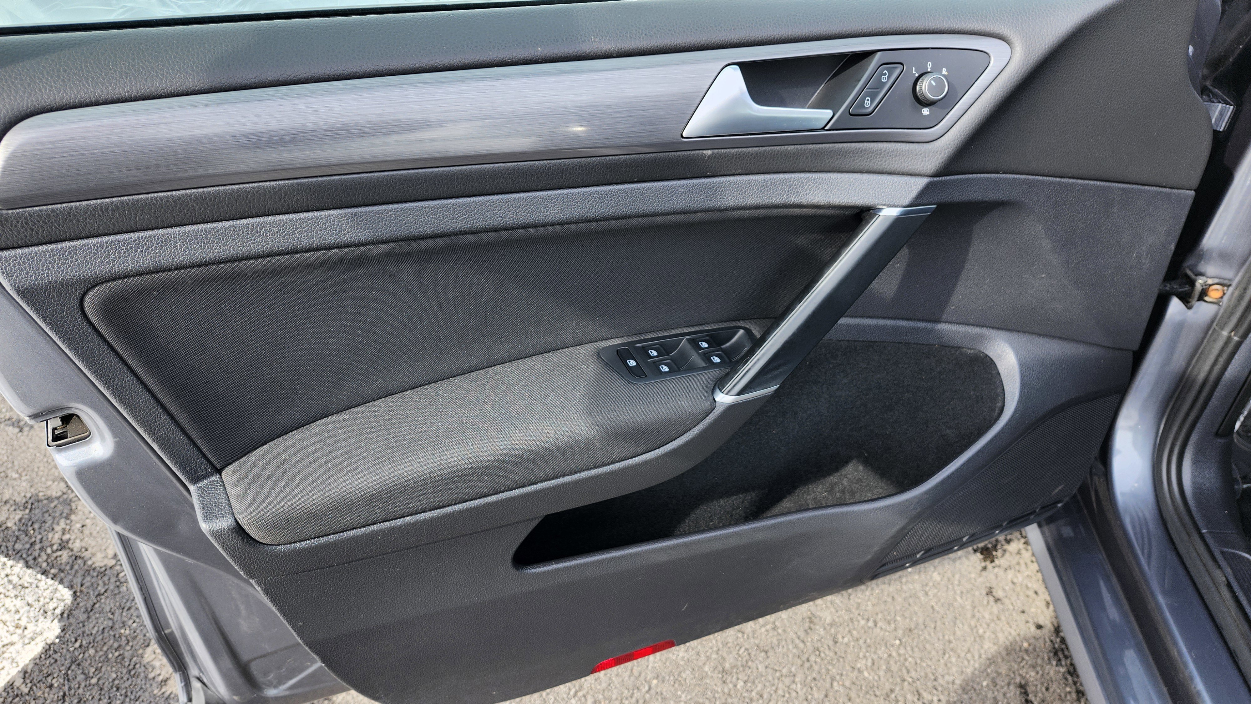 Used 2019 Volkswagen Golf S w/ Driver Assistance Package image 21