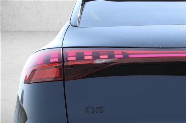 Used 2025 Audi Q5 Premium w/ Convenience Package AWD/4WD image 9