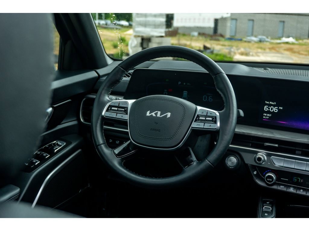 Used 2025 Kia Telluride AWD image 22